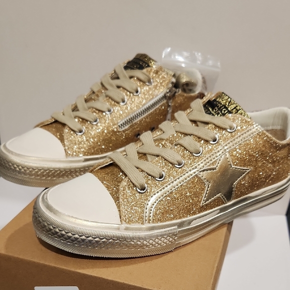NIB Vintage Havana Alive VHK Gold Sneakers Sz5 - Picture 3 of 7